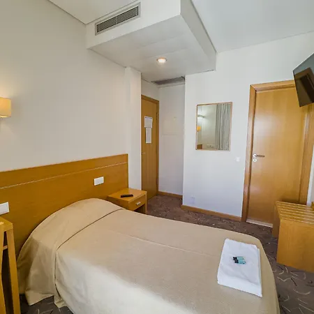 Hotel 13 De Outubro By Umbral Fatima